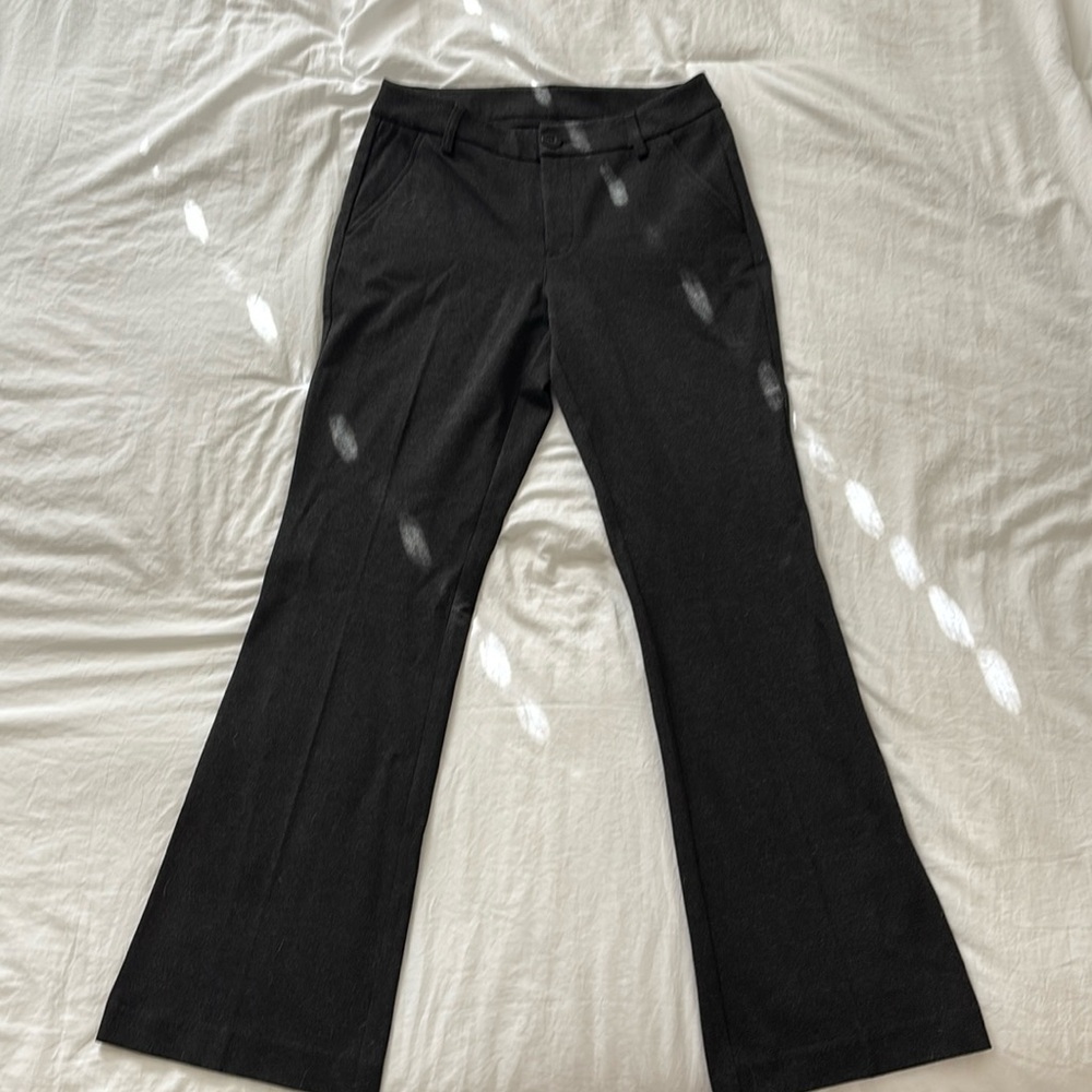 Cabi, Dark Gray, Size 6, wide leg pants, 76% Rayon, 21% Nylon and 3% Spandex.